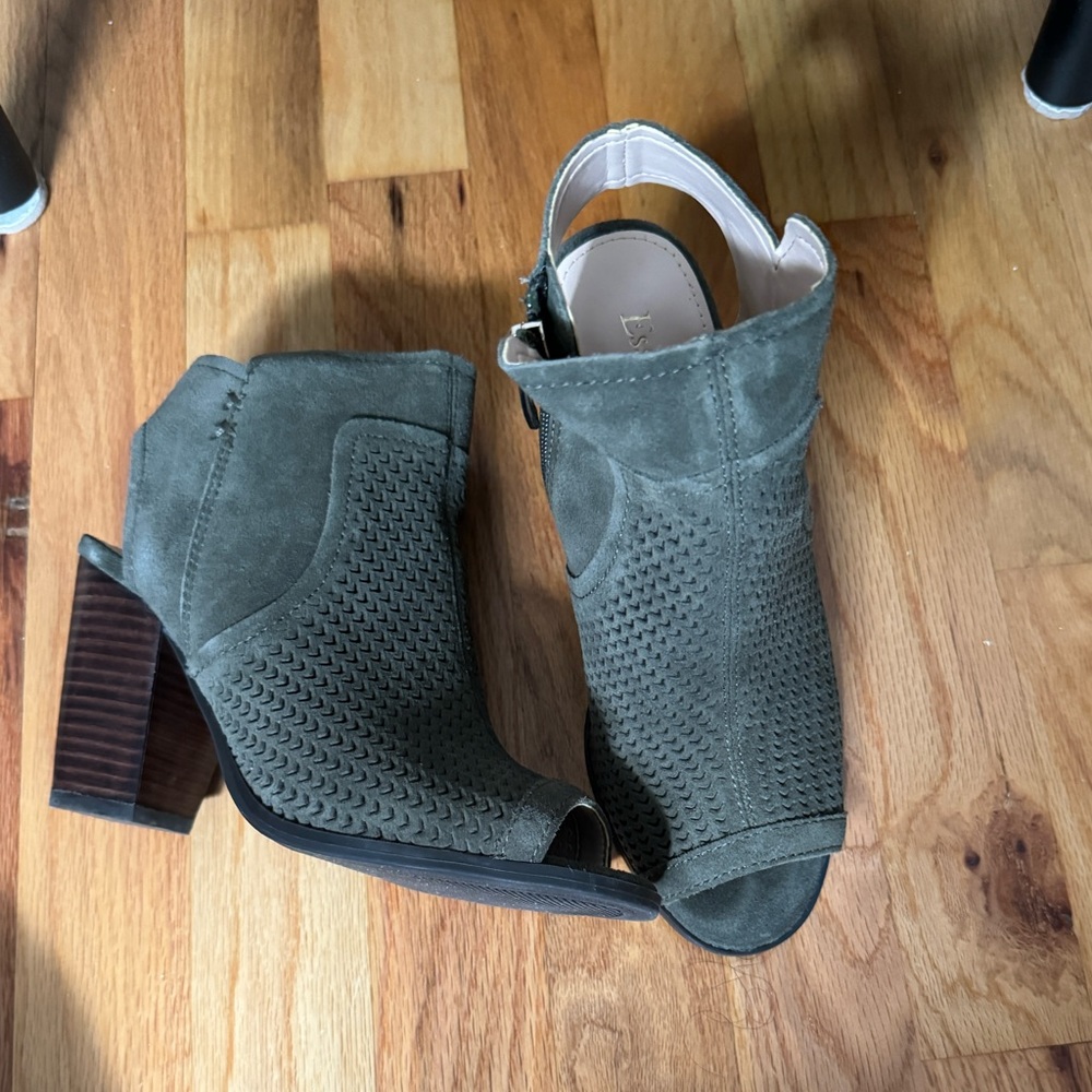 Essex Lane NWOT olive ankle booties size 6 - Picture 2 of 10